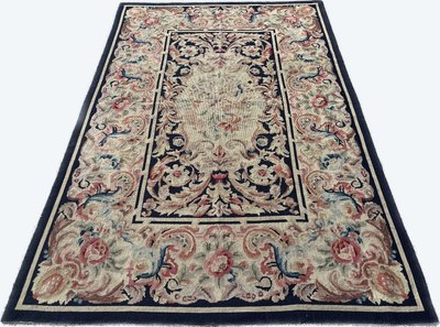 Knotted-stitch carpet from the soap factory