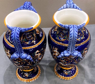 Paire de vases en porcelaine de Gien décor de la renaissance sur fond bleu cobalt  