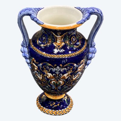 Paire de vases en porcelaine de Gien décor de la renaissance sur fond bleu cobalt  