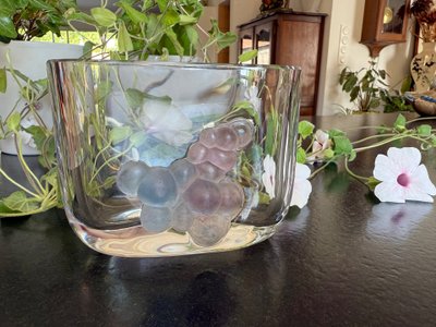 Magnificent oblong vase with pâte de verre decoration signed Daum