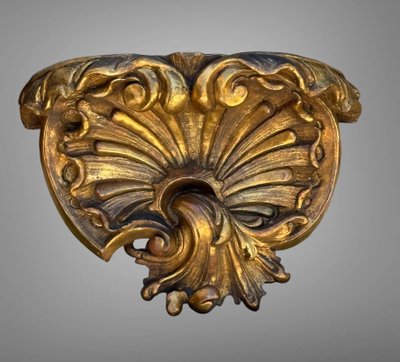 COPPIA DI GRANDI MENSOLE DA PARETE IN LEGNO DORATO E INTAGLIATO DI EPOCA LUIGI XV