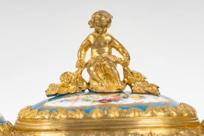 A gilt bronze box with Sévres porcelain plates, 19th century