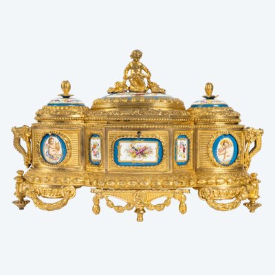A gilt bronze box with Sévres porcelain plates, 19th century