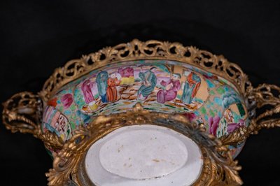 Coupe En Porcelaine De Bayeux, Monture Bronze