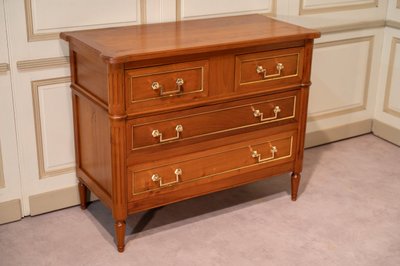 Commode De Style Louis XVI En Merisier
