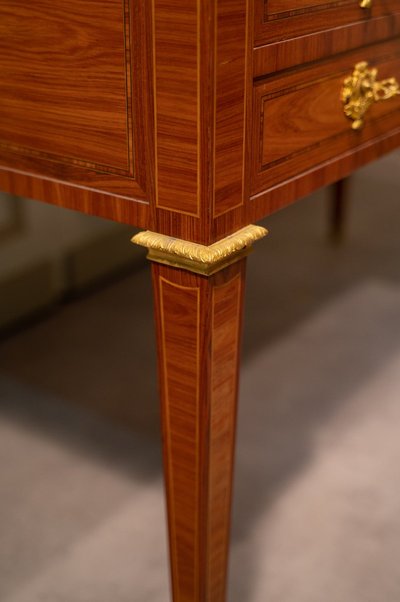 Scrivania in palissandro stile Luigi XVI. Casa Dissidi Parigi