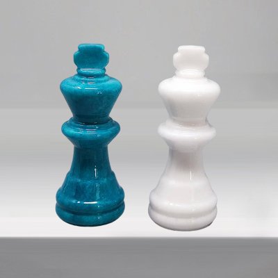 1970s Gorgeous Turquoise and White Chess Set in Volterra Alabaster Handmade Made in Italy (Jeu d'échecs turquoise et blanc en albâtre de Volterra fait à la main)