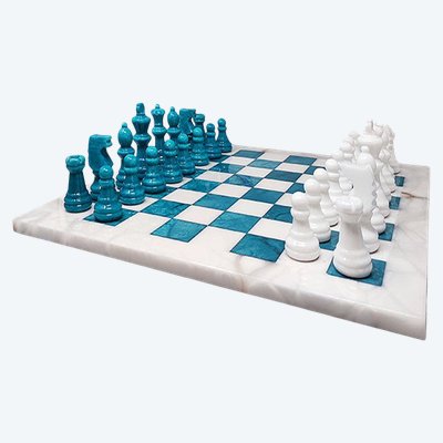 1970s Gorgeous Turquoise and White Chess Set in Volterra Alabaster Handmade Made in Italy (Jeu d'échecs turquoise et blanc en albâtre de Volterra fait à la main)