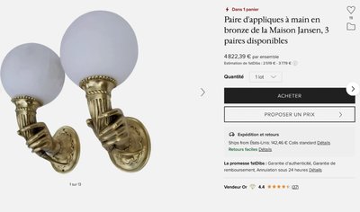 Maison JANSEN ( attribuita a ) Lampada da parete a mano nubiana in bronzo con doppia patina che regge un ananas