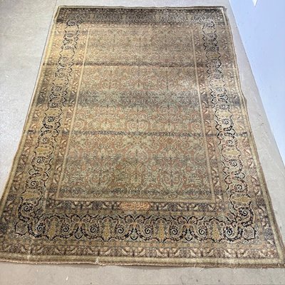 Tapis persan ancien du 19e siècle de grande qualité. Dimensions 214 x 146 cm