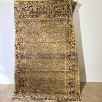 Tapis persan ancien du 19e siècle de grande qualité. Dimensions 214 x 146 cm