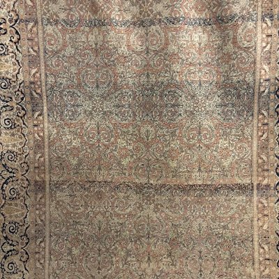 Tapis persan ancien du 19e siècle de grande qualité. Dimensions 214 x 146 cm