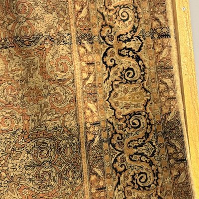 Tapis persan ancien du 19e siècle de grande qualité. Dimensions 214 x 146 cm