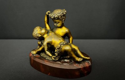 Statuetta in bronzo - Putti che giocano