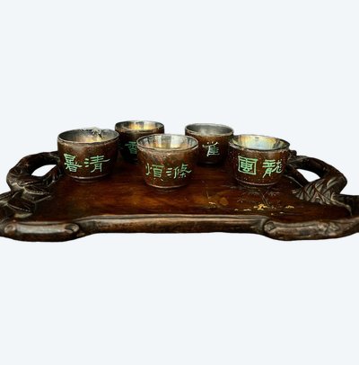 Service à thé chinois ancien en coco et argent, avec plateau en bois sculpté