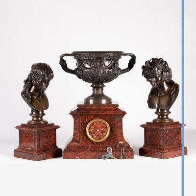 Ferdinand Barbedienne (1810-1892), Garniture de cheminée au vase de Warwick et aux bustes, XIXe