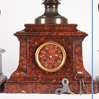 Ferdinand Barbedienne (1810-1892), Garniture de cheminée au vase de Warwick et aux bustes, XIXe