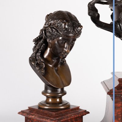 Ferdinand Barbedienne (1810-1892), Garniture de cheminée au vase de Warwick et aux bustes, XIXe