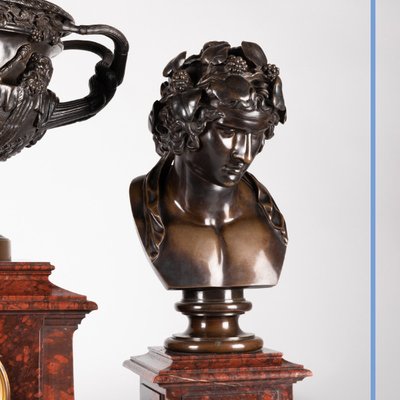 Ferdinand Barbedienne (1810-1892), Garniture de cheminée au vase de Warwick et aux bustes, XIXe