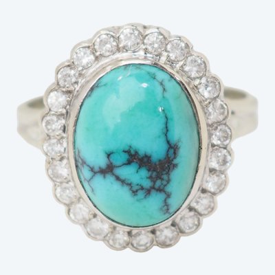 Anello con contorno in oro bianco, diamanti e turchese cabochon