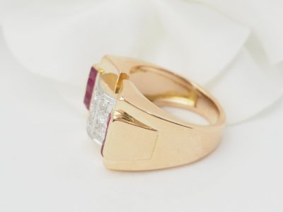 Anello Tank in oro rosa, rubini e diamanti