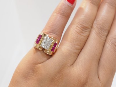 Anello Tank in oro rosa, rubini e diamanti