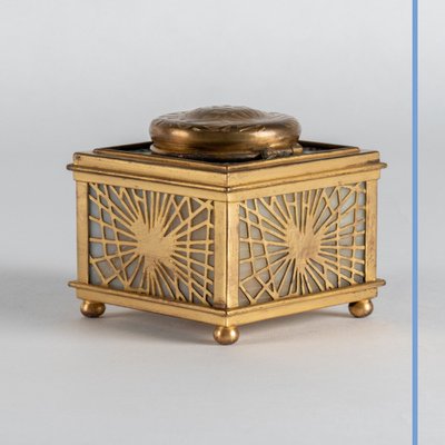 Tiffany Studios, encrier en opaline et laiton doré, XXe
