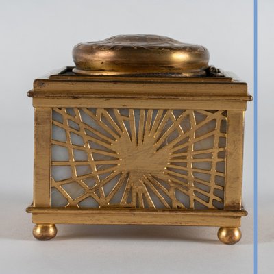 Tiffany Studios, encrier en opaline et laiton doré, XXe