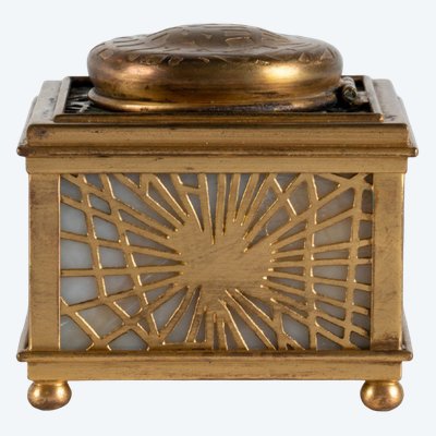 Tiffany Studios, encrier en opaline et laiton doré, XXe