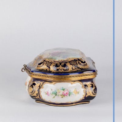 Sèvres Manufactory, porcelain casket embellished with gold, 19th century