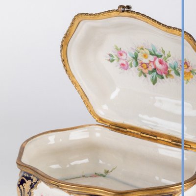 Sèvres Manufactory, porcelain casket embellished with gold, 19th century