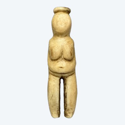 AMULETTE ANTHROPOMORPHE Culture Ammassalik ou Ammassalimiut, Groenland oriental