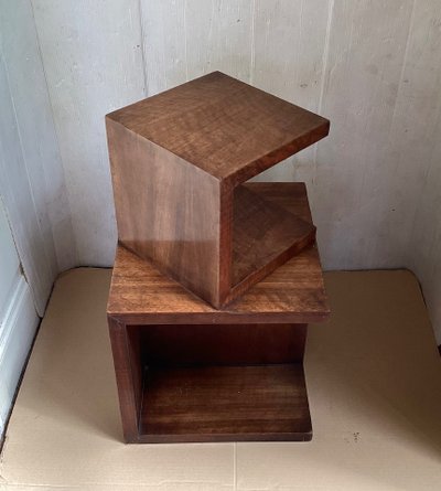 Table moderniste 