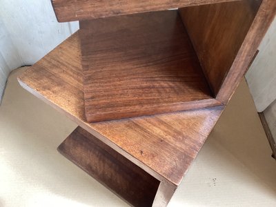 Table moderniste 