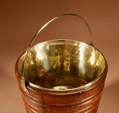 Highly decorative and original peat tea bucket in walnut, jardinière style.