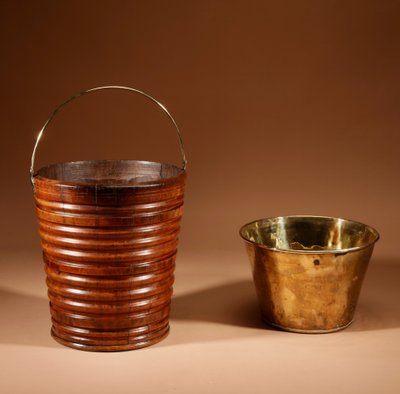 Highly decorative and original peat tea bucket in walnut, jardinière style.