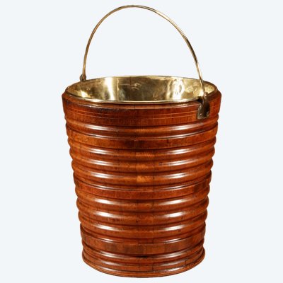 Highly decorative and original peat tea bucket in walnut, jardinière style.