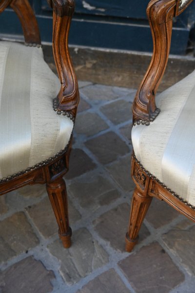 Paire de fauteuils à la Reine .Transition estampillés de Geny  XVIII