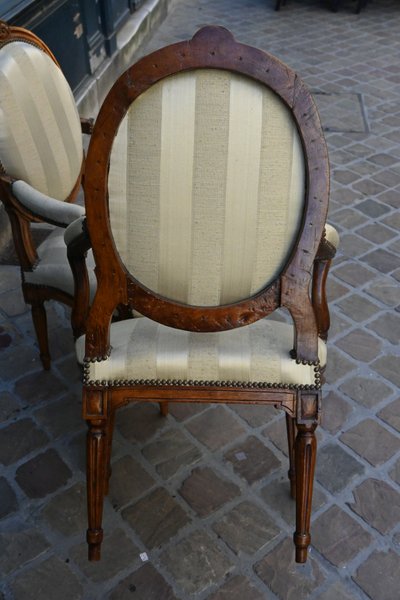 Paire de fauteuils à la Reine .Transition estampillés de Geny  XVIII