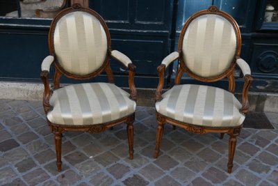 Paire de fauteuils à la Reine .Transition estampillés de Geny  XVIII