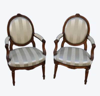 Paire de fauteuils à la Reine .Transition estampillés de Geny  XVIII