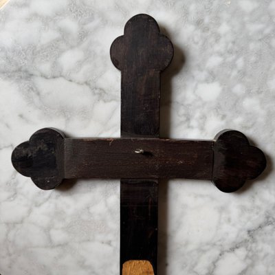 Indochina-Holzkreuz mit Perlmutteinlagen aus dem frühen 20. Jahrhundert