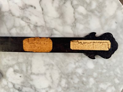 Indochina-Holzkreuz mit Perlmutteinlagen aus dem frühen 20. Jahrhundert