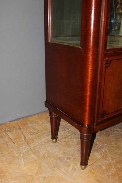 Vetrina in mogano e intarsio, fine XIX secolo