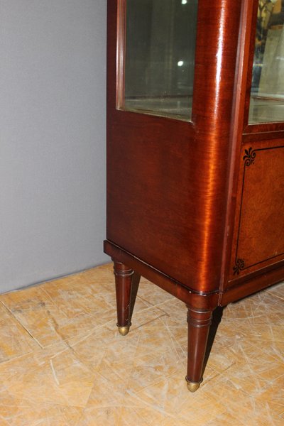 Vetrina in mogano e intarsio, fine XIX secolo