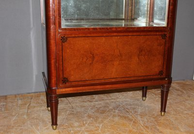 Vetrina in mogano e intarsio, fine XIX secolo