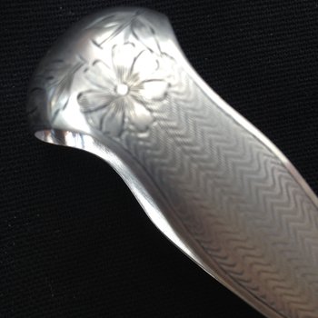 Ice cube/sugar tongs in solid silver, guilloche pattern, silversmith Alphonse DEBAIN 19th century