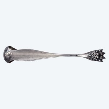 Ice cube/sugar tongs in solid silver, guilloche pattern, silversmith Alphonse DEBAIN 19th century