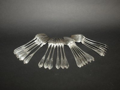 Suite de 12 couverts en argent massif par Henri Soufflot 