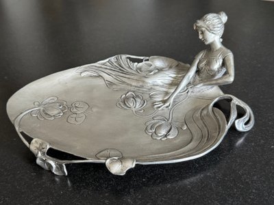 Attractive Art Nouveau-style pewter pocket (or business card tray)